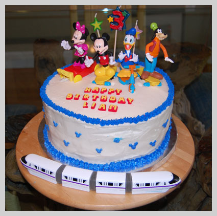 I could salvage the cake. Onward I went. Mickey Mouse cake